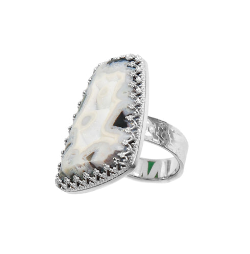 Anillo Grutas de Sabiduría: Cuarzo Druzy y Plata .925 con argolla con textura