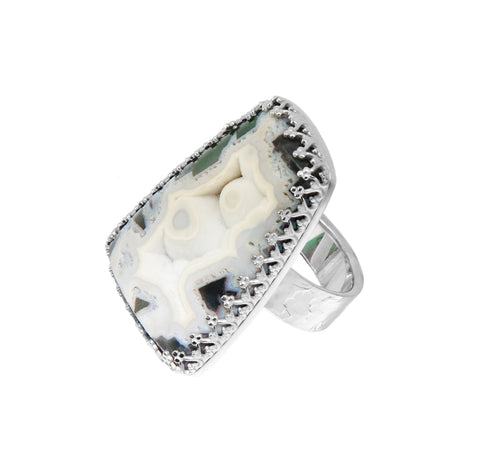 Anillo Grutas de Sabiduría: Cuarzo Druzy y Plata .925 con argolla con textura