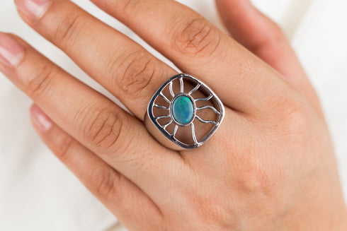 Anillo Conciencia Cósmica: Ópalo Australiano en forma oval con Plata .925