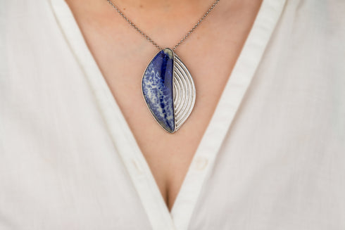 Dije Lineal: Lapizlázuli y Plata .925 con diseño de curvas